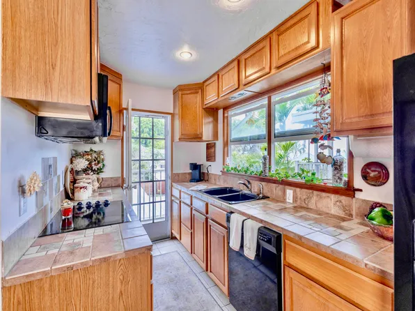 75-6124 Alii Dr #208, Kailua Kona, HI 96740
