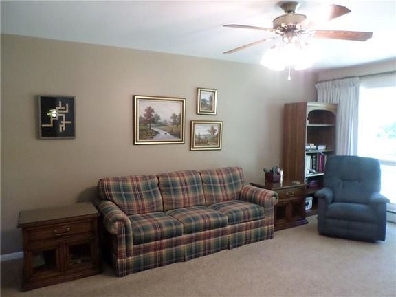 3rd image of 1318 Oakwood Trl