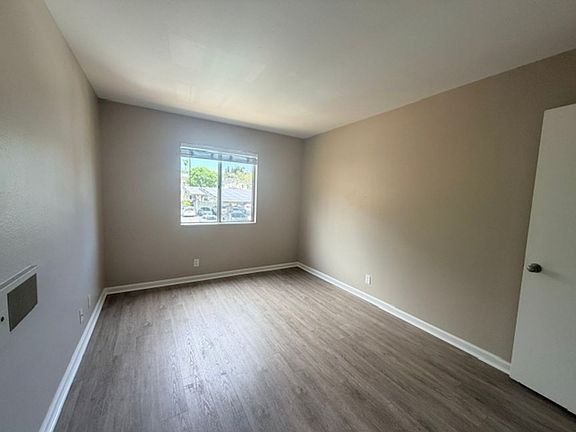 3rd image of 4960 Auburn Dr #4966-04