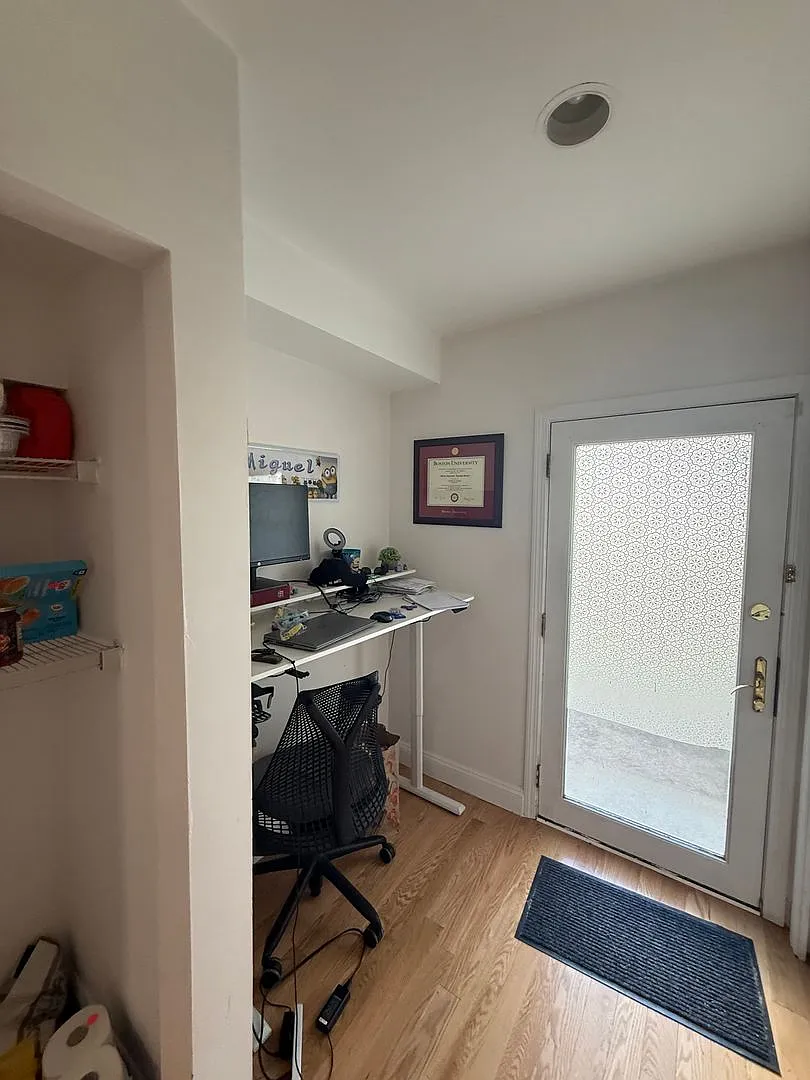 No Fee! Brighton 1 Bed With Central Air And Parking Available 8/1 — Photo 3