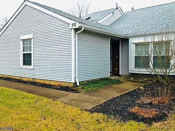 3rd image of 202 Chatsworth Dr