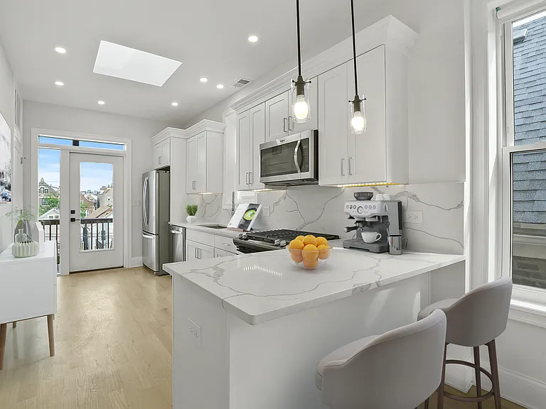 1241 N Bosworth Ave #2 — Photo 3