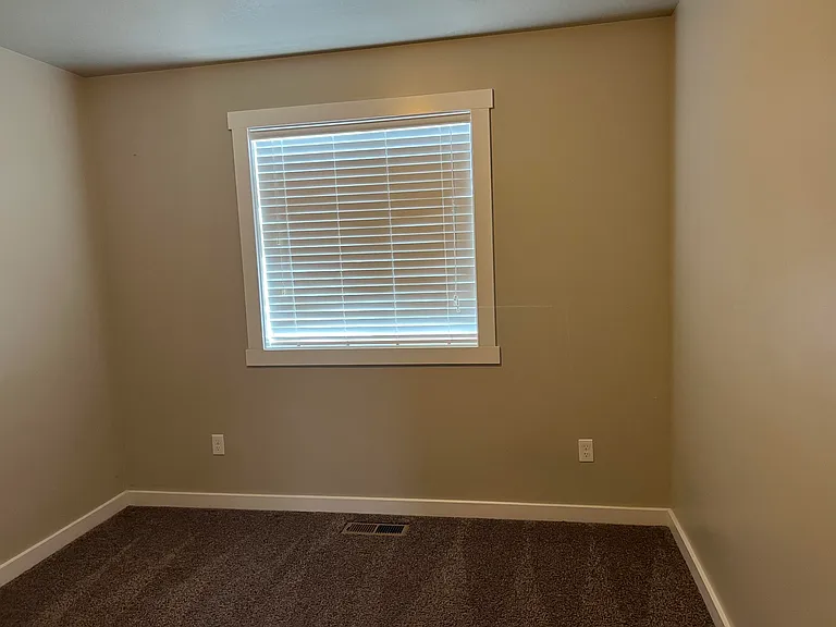 4616 Julie St — Photo 12