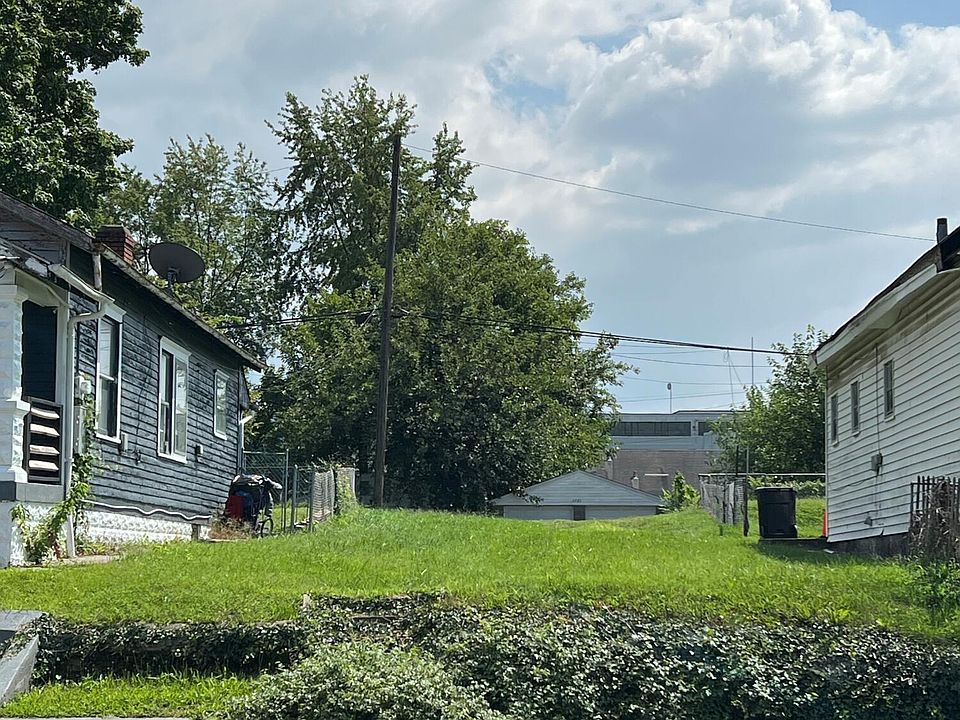 2nd image of 1724 W Gaulbert Ave