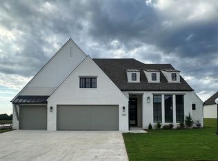 1505 Cedarwood Dr, Claremore, OK 74017