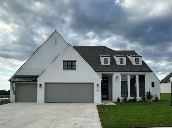 1505 Cedarwood Dr, Claremore, OK 74017