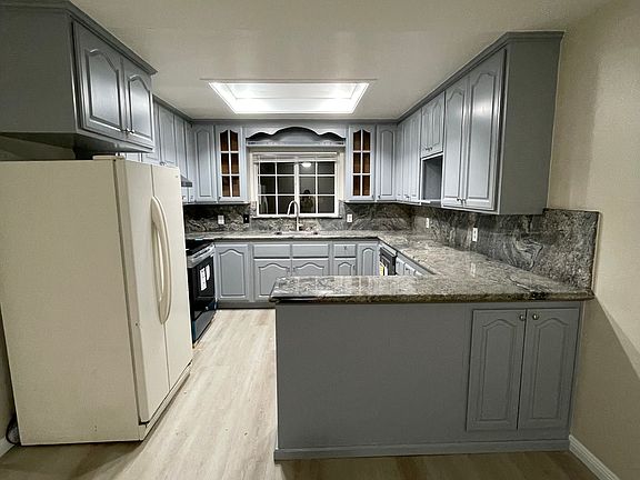 3rd image of 3462 Mount Prieta Dr