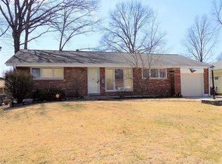 6104 Deerwood Dr, Saint Louis, MO 63123