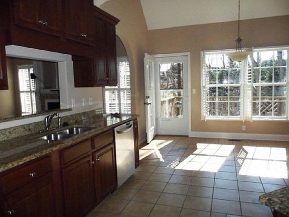 4th image of 1768 Buckingham Ct