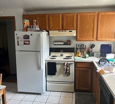 2nd image of 608 Pearl St APT 2