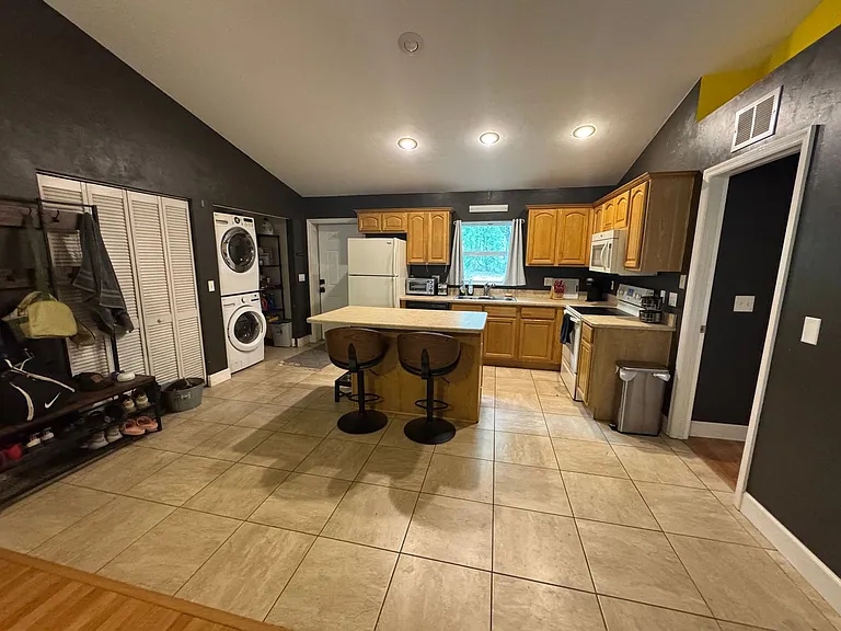 1820 E University Ave — Photo 2