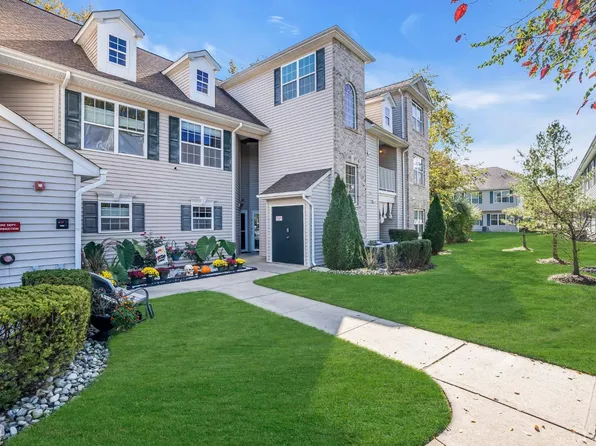 1054 Morning Glory Dr, Monroe Township, NJ 08831