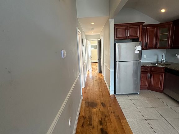 4th image of 819 Hollywood Ave Floor 2