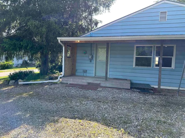 219 South St, Lapaz, IN 46537