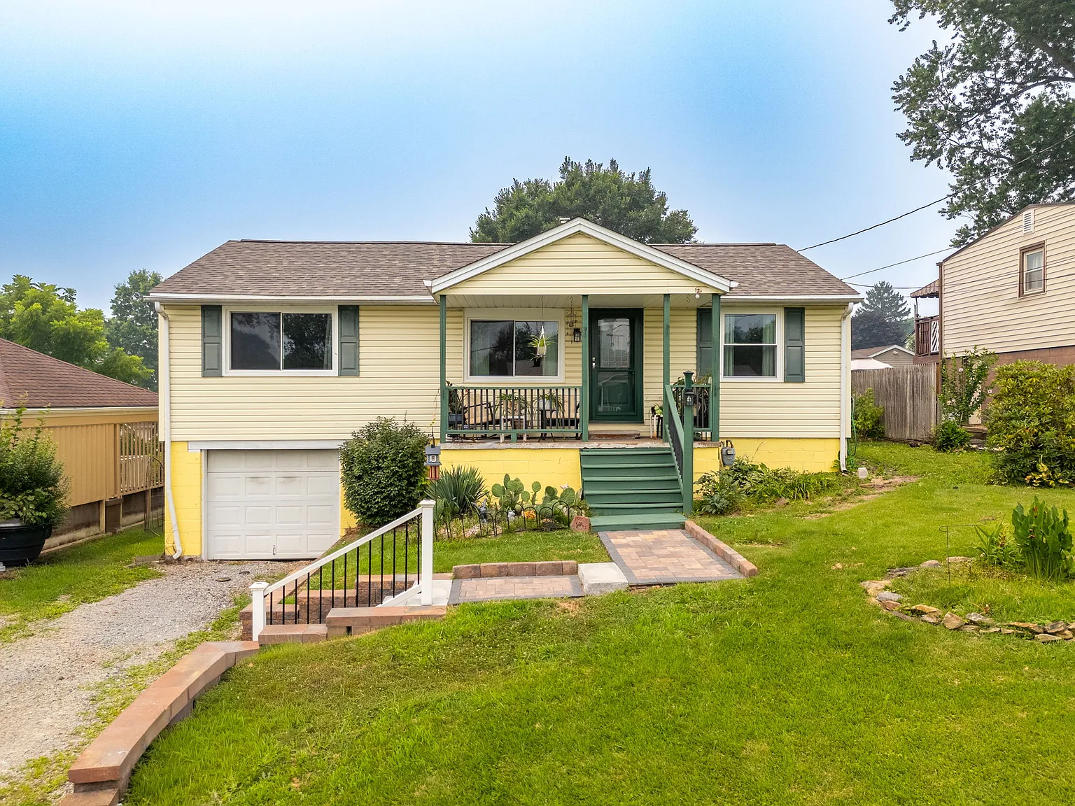 2 bed, $1,300 — Photo 1