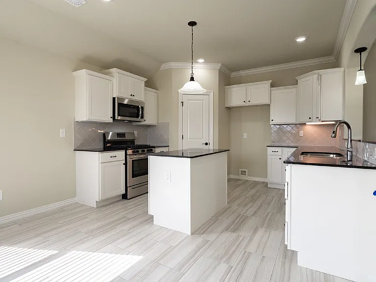 921 Sassafras Ln — Photo 6