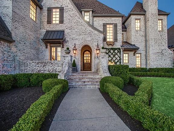 3rd image of 2701 Majestic Grove Ln