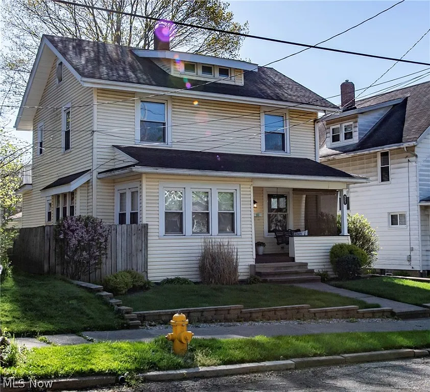 527 Lloyd St photo 1