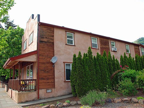 2nd image of 212 E Steuben St