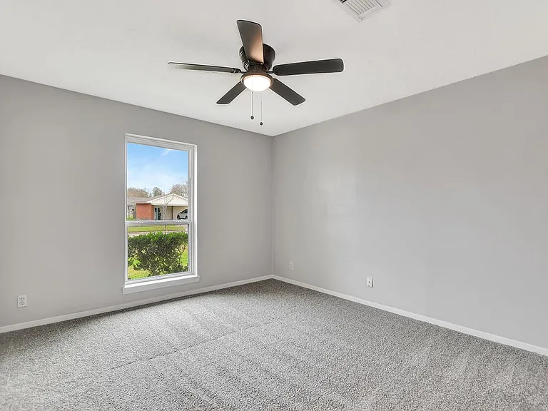 704 Teabury St — Photo 31