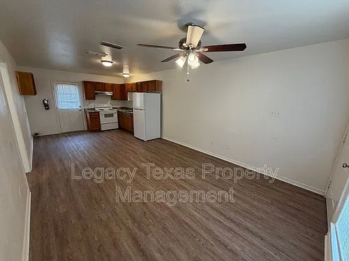 1718 Short St #D Photo 1