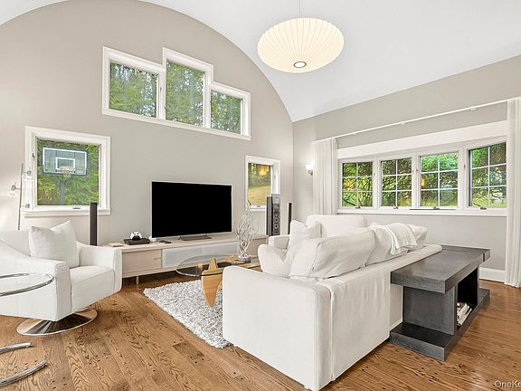 2nd image of 22 Taunton Road