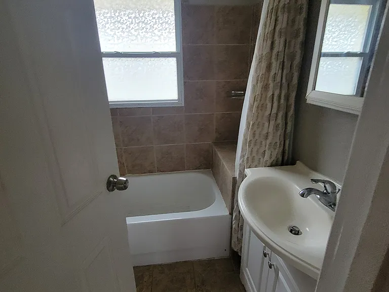 353 E Cambourne St — Photo 8