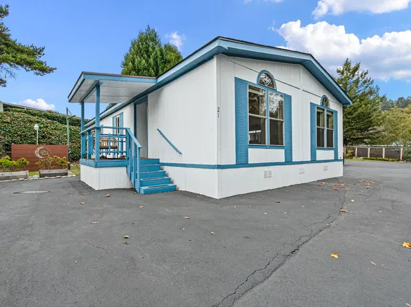 213 N Fred Haight Dr #21, Smith River, CA 95567
