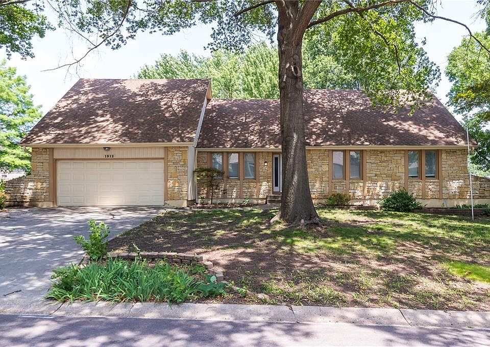1st image of 1912 NW Manor Dr