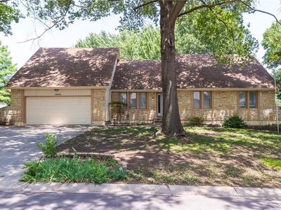 1912 NW Manor Dr, Blue Springs, MO, 64014