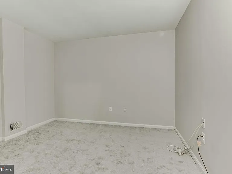 2866 Yarn Ct — Photo 36