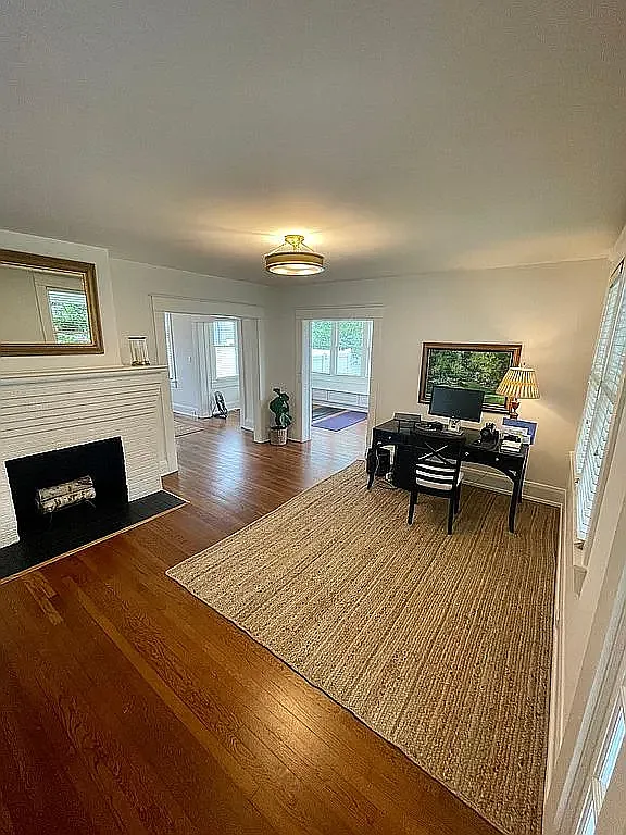 3 bed, 1.5 bath, 2038 sqft, $5,200 — Photo 3