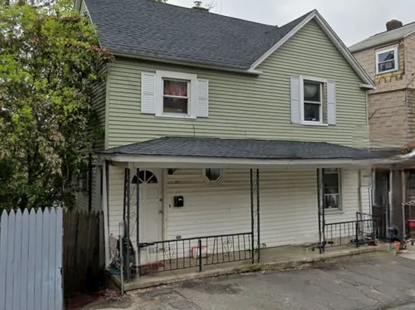 37 Manhan Street, Waterbury, CT 06710