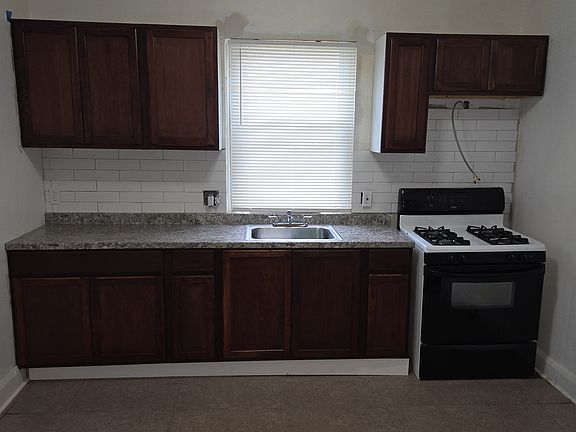 5th image of 7022 Surrey Dr