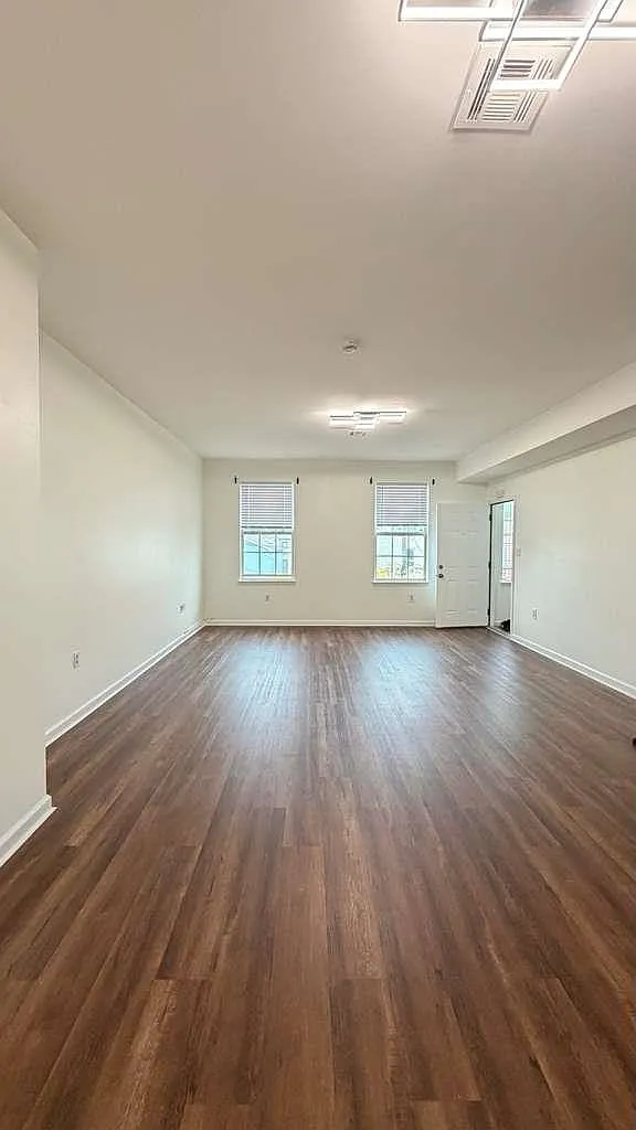 2 bed, 1.0 bath, 1150 sqft, $2,200 — Photo 2