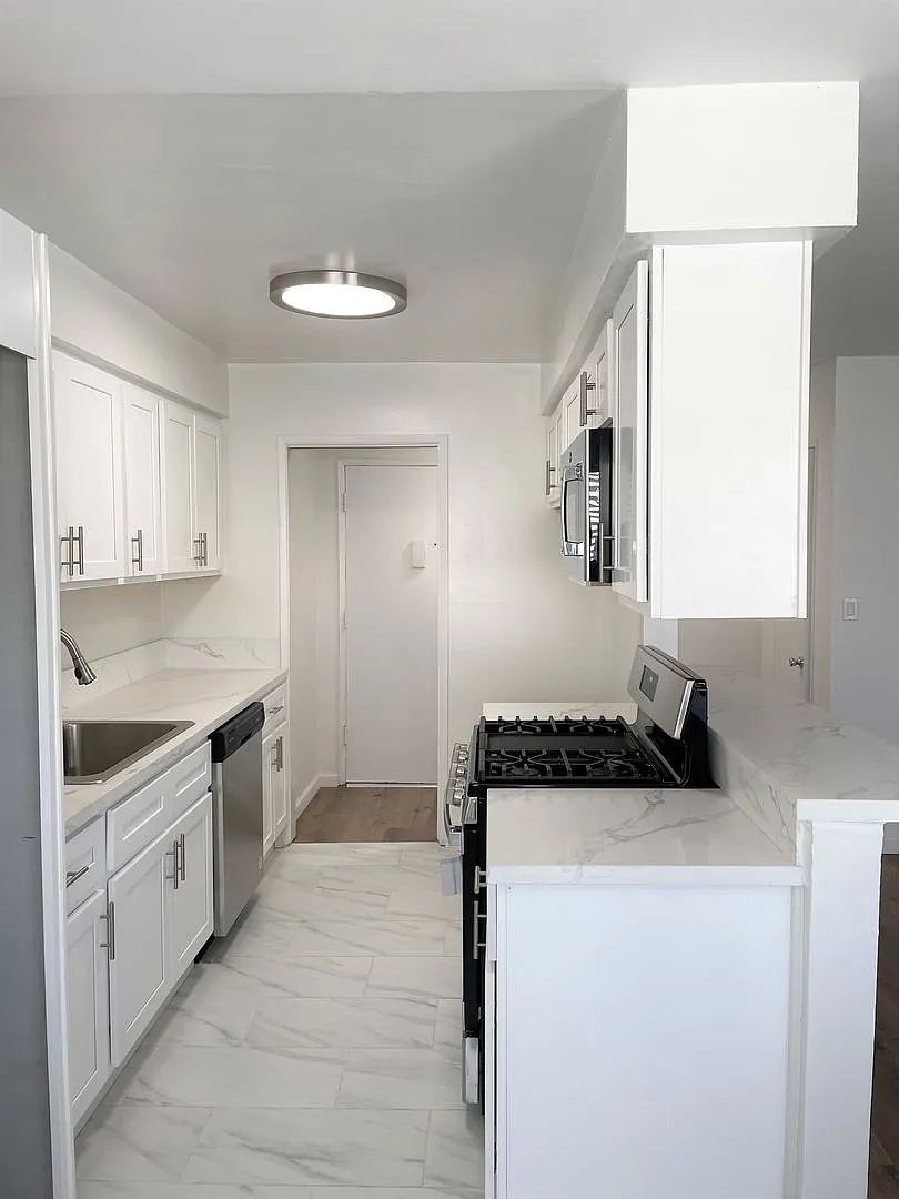 817 S. St. Andrews Pl — Photo 1
