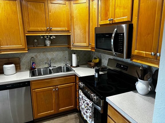 5th image of 4242 D Este Ct Unit 201