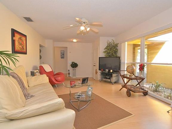 4th image of 100 Old Hickory Ct