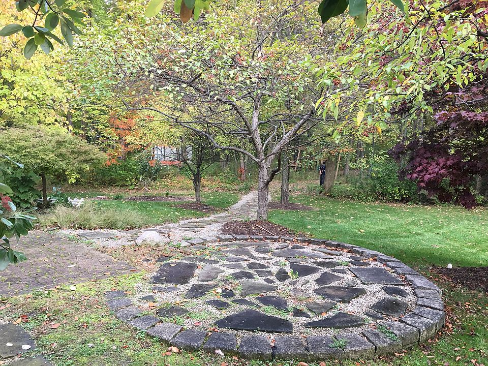 2nd image of 35575 Spicebush Ln