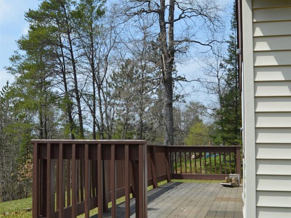 4th image of 832 Hillcrest Ct
