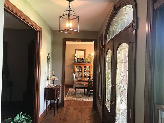 5th image of 909 Stoneybrook Rd
