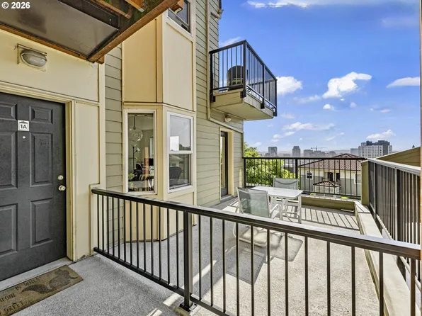 325 NW Uptown Ter APT 1A, Portland, OR 97210