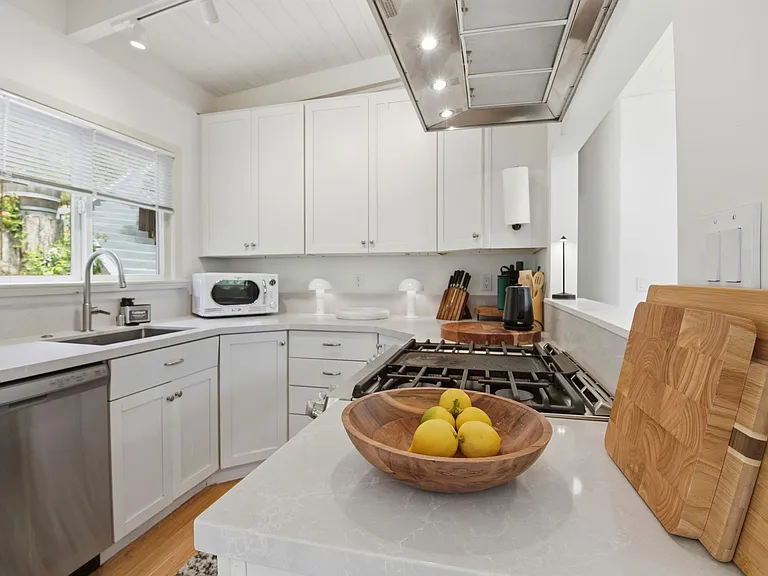 Saroni Dr — Photo 9
