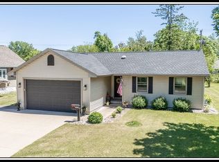 1504 Smith St, New London, WI 54961