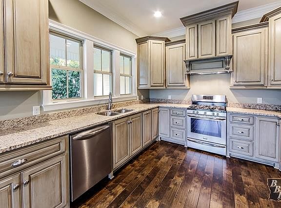 5th image of 125 Academy St