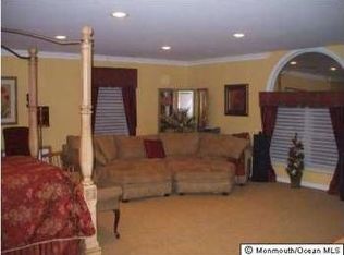 9 Mohegan Rd, Freehold, NJ 07728