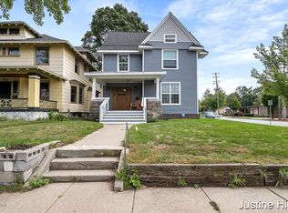 756 College Ave SE, Grand Rapids, MI 49503