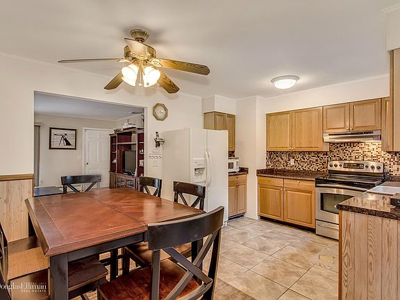 4th image of 1035 McCann Ln