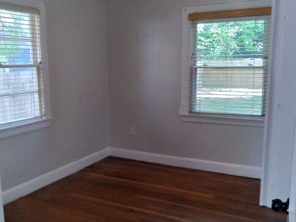 3rd image of 14 Essex Ct