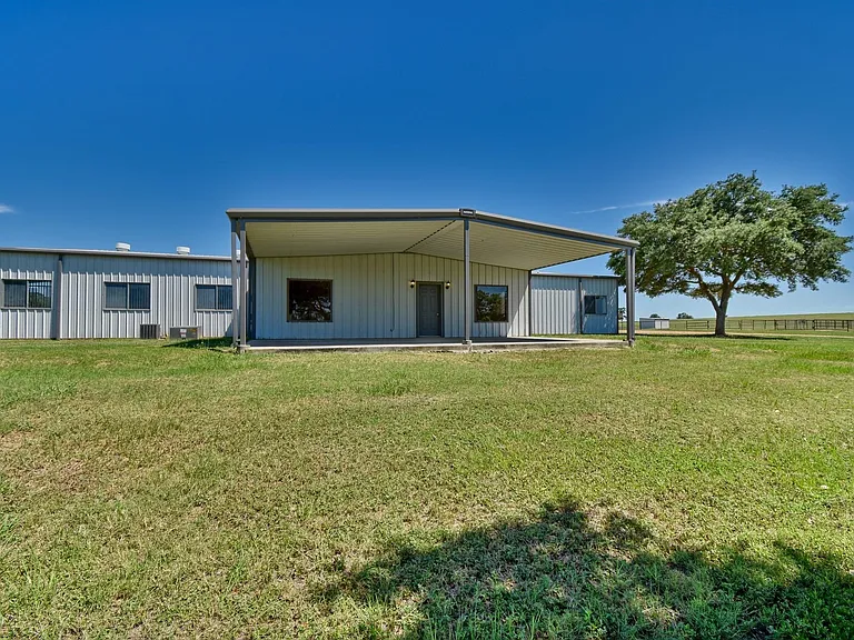 8616 FM 2502 — Photo 10